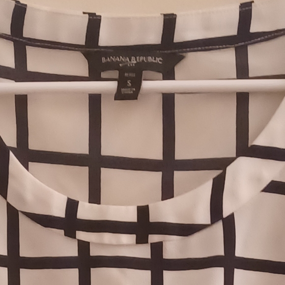 Beautiful and light Banana Republic Blouse - Picture 2 of 2